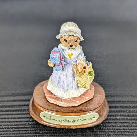 Prudence Otter By Leonardo Figurine Little Nook Village GREAT CONDITION - Picture 1 of 6